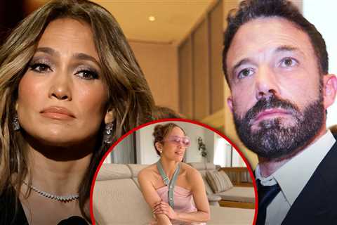 Jennifer Lopez Ditches Wedding Ring Amid Looming Divorce from Ben Affleck