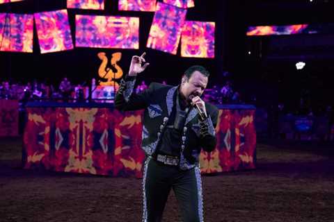 Pepe Aguilar Honors Tradition at Jaripeo Hasta Los Huesos Chicago Show