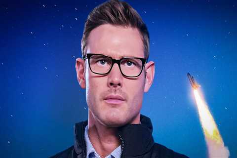 Tom Hopper on the Party Animal Trapped Inside His ‘Space Cadet’ Character