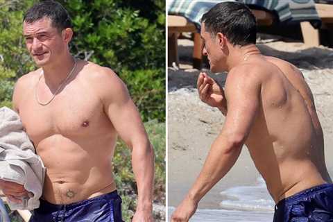 Orlando Bloom Strips Down, Goes For A Swim at Italian Beach