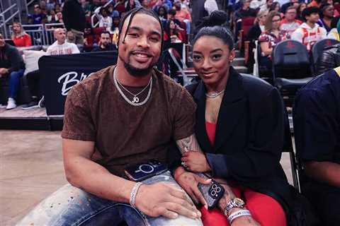 Jonathan Owens is ‘tuning out the noise’ as he supports Simone Biles at 2024 Olympics