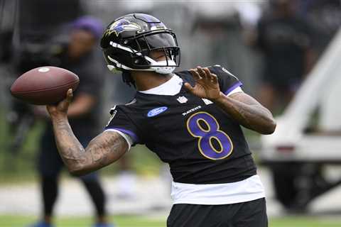 Lamar Jackson only makes it one hour in first Ravens training camp practice