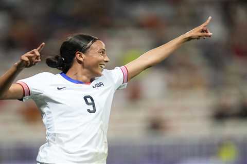 Mallory Swanson scores two goals a minute apart as USWNT cruises in 2024 Olympics opener over Zambia