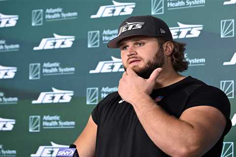 Aaron Rodgers challenges Joe Tippmann to become Jets’ leader on offensive line