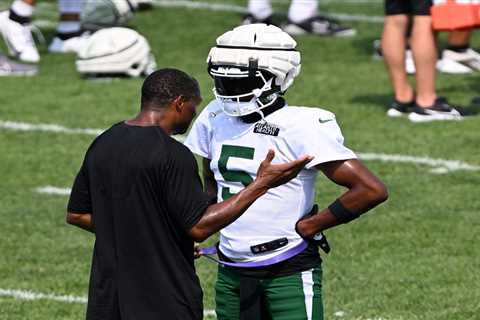 Third-team Jets show off their skills as stars can’t complete grabs