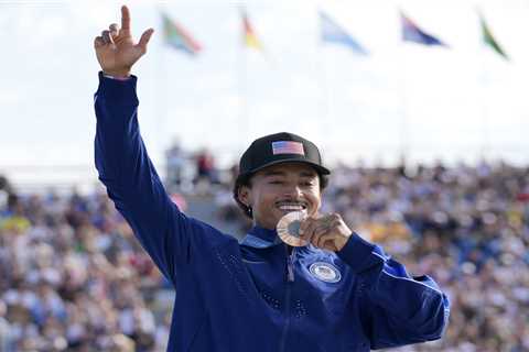 US Olympic skateboarder rips quality of bronze medal after it seemingly breaks down