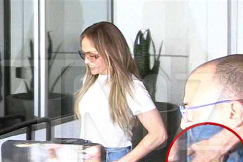 Jennifer Lopez Silent on Ben Affleck Marriage While Wearing Wedding Band