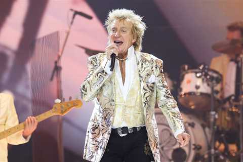 Rod Stewart, Recovering From COVID, Postpones Pair of Concerts This Weekend