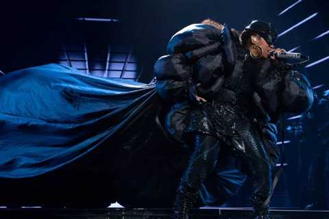Missy Elliott Brings Out Surprise Guest Lil’ Kim As Her First-Ever Headlining Tour Hits NYC