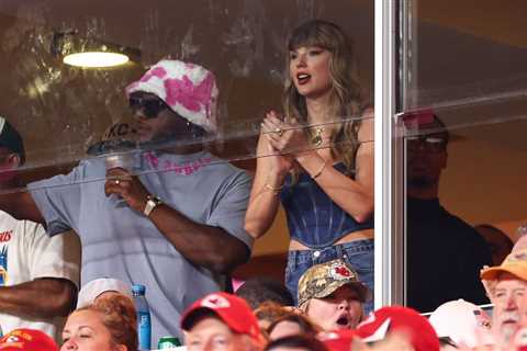 Taylor Swift Is ‘Feeling Fantastic’ After Chiefs Win, Leaves Game Holding Hands With Travis Kelce