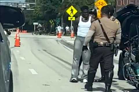 Tyreek Hill handcuffed over driving violation on way to Dolphins’ opener