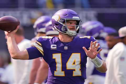 Sam Darnold makes statement with four touchdowns as Vikings crush Texans