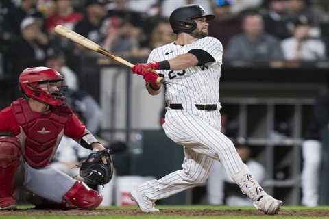 Ex-Yankee Andrew Benintendi’s big hit helps White Sox again avoid record-breaking 121st loss