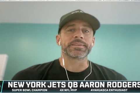 Aaron Rodgers blames question as Jets move on from cadence controversy