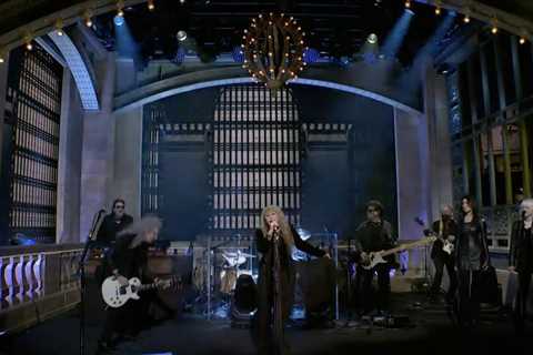 Watch Stevie Nicks Perform on 'Saturday Night Live'