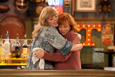 Reba McEntire Stars in a New Sitcom: How to Watch ‘Happy’s Place’ Online for Free