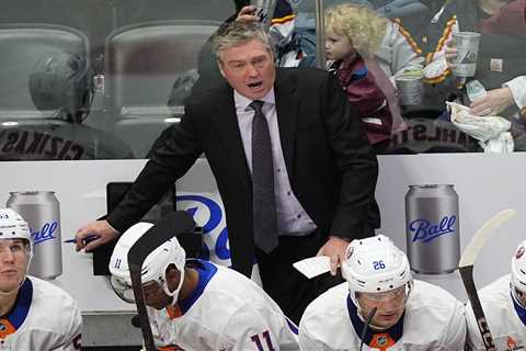 Patrick Roy not yet altering Islanders’ fourth line despite struggles