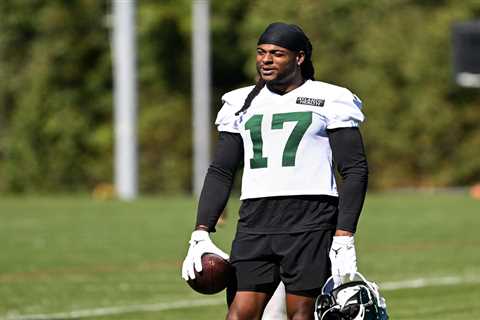 Fantasy football: Don’t jump on newly traded star receivers right away
