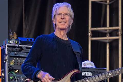 Phil Lesh, Grateful Dead Co-Founder and Bassist, Dead at 84