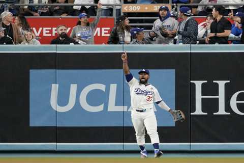 Dodgers fan interferes with Yankees’ near-homer in World Series controversy