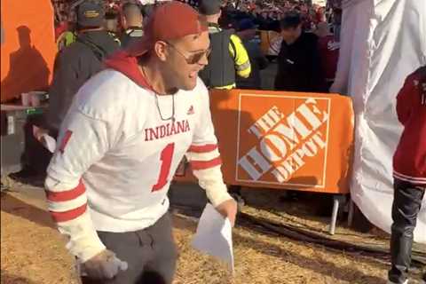 Indiana football fan suffers brutal knee injury before ‘College Gameday’ $100K kicking challenge