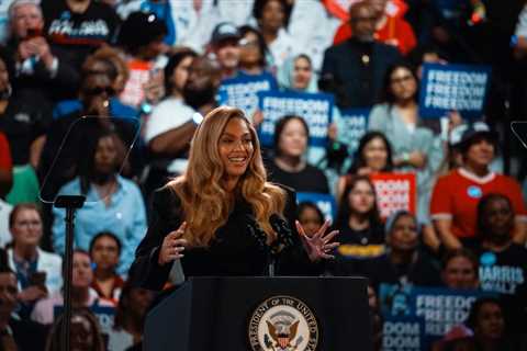 Beyoncé Can’t Say Enough Nice Things About Willie Nelson: ‘You Are One of Our National Treasures’