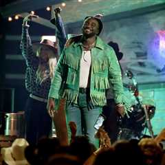 Shaboozey Sings Pensive ‘Highway’ and ‘A Bar Song (Tipsy)’ at 2024 CMA Awards