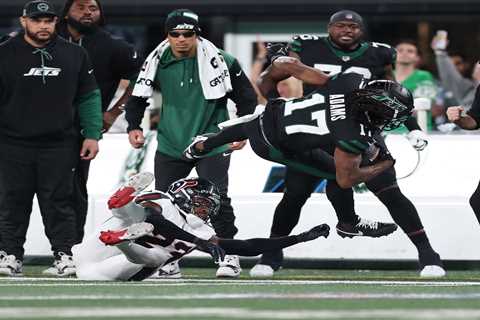Davante Adams being evaluated for concussion in potential Jets nightmare