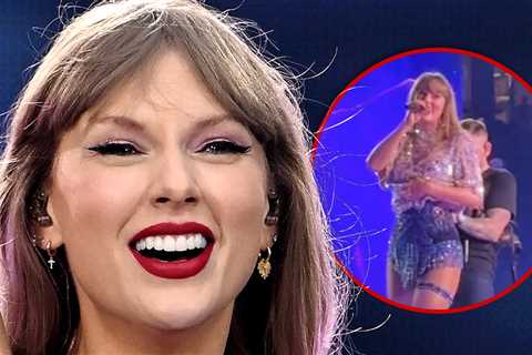 Taylor Swift Doesn't Let Tech Issue Faze Her Mid-Performance With Roaring Crowd