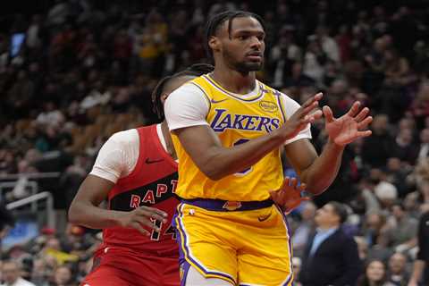 Bronny James gets loud ovation for seven second Lakers cameo after Toronto crowd chants his name