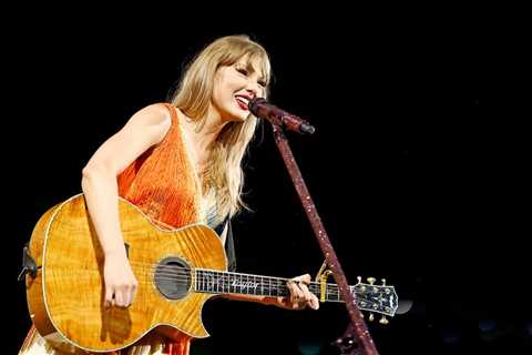 Taylor Swift Mashed Up Her Rumored Joe Jonas-Inspired Songs & Fans Are Loving It