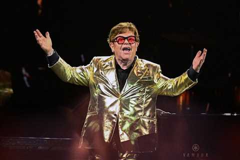 Elton John Says He's Blind in Right Eye: 'I Can't See Anything'