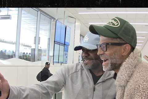 Eric Benet Sings 'Spend My Life With You' Over FaceTime For Married Couple