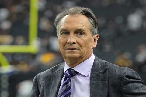 Cris Collinsworth’s hands had fans worried during 49ers-Bills game