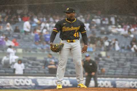Former Yankees closer Aroldis Chapman signs with Red Sox in MLB free agency