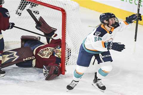 Top draft pick Sarah Fillier scores two goals to propel Sirens past Montreal in PWHL clash