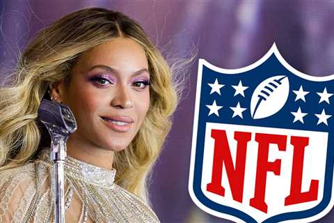 Beyoncé Serves Up Christmas-Cowboy Mash-Up For Netflix's NFL Gameday