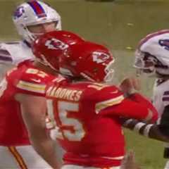 Tony Romo accuses Travis Kelce of flopping in another Chiefs ref controversy