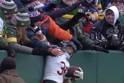 Simone Biles’ husband, Jonathan Owens, ribbed over Lambeau leap fail in Bears’ win over Packers