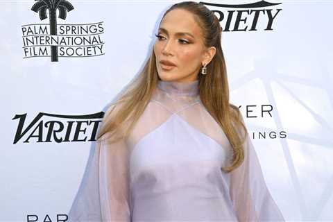 Old Hollywood Glam by Jennifer Lopez at Vanity Fair Party