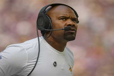 Brian Flores’ Dolphins experience turned him into a ‘dictator’: Ryan Fitzpatrick