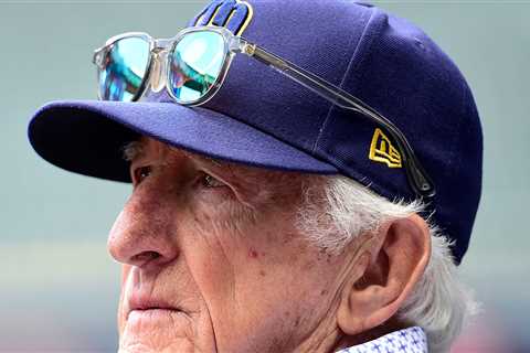 Bob Uecker, Legendary Broadcaster, 'Major League' Actor, Dead at 90