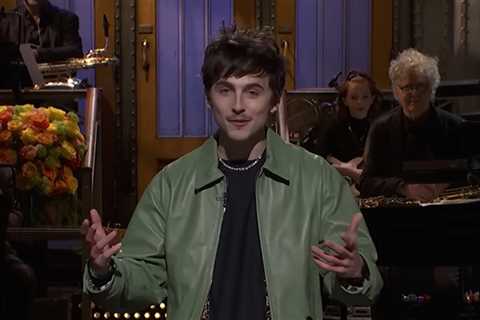 Timothée Chalamet Hosts 'SNL,' Jokes His Bob Dylan Portrayal Has Never Won Awards