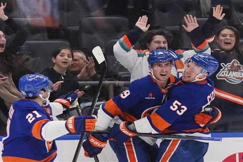 Brock Nelson’s OT goal leads Islanders to thrilling comeback win over Hurricanes