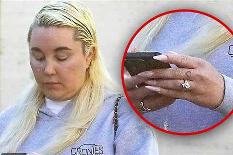 Amanda Bynes Not Engaged, Despite Flashy Ring on That Finger