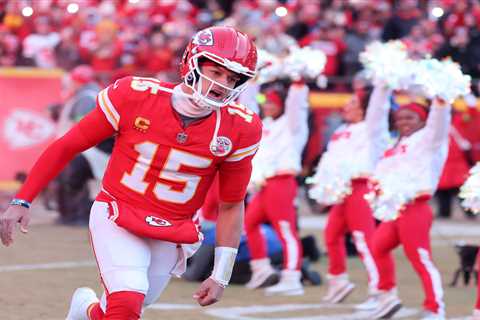 CBS’ Gene Steratore sends message to Chiefs-Bills refs before AFC Championship game