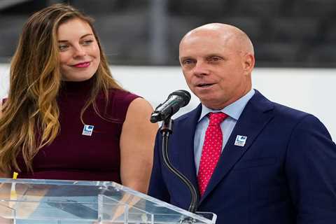 Olympic medalist Scott Hamilton recalls final meeting with champion Russian skaters days before..