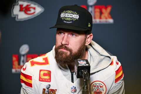 Taylor Swift Fans Have Thoughts About Travis Kelce Calling Donald Trump Attending Super Bowl a..