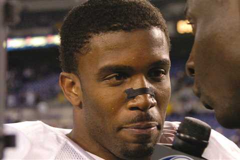 Kansas City Chiefs Player Priest Holmes 'Memba Him?!