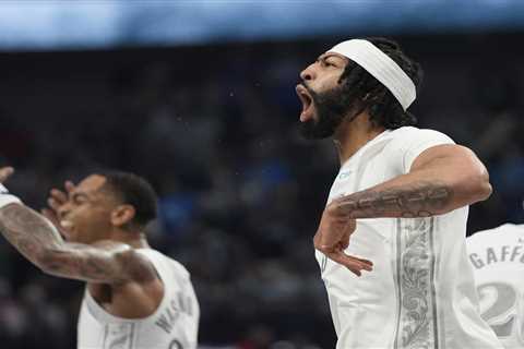 Fired-up Anthony Davis dazzles in first half of Mavericks debut: ‘I’m here!’